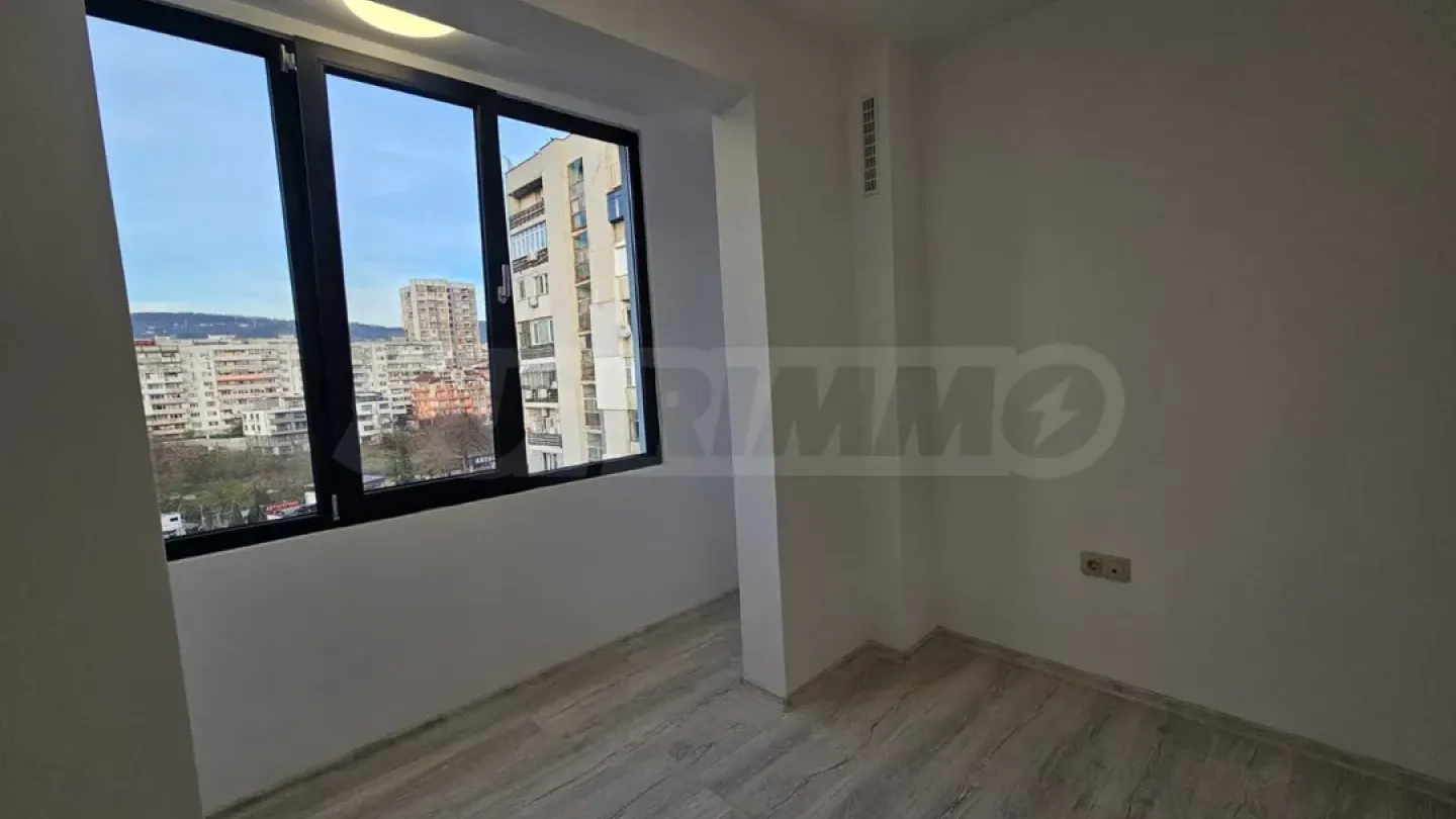 Spacious Apartment with Panoramic Views in Varna, Bulgaria - Image 5