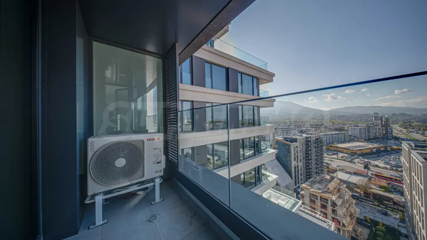 Spacious Smart Tower Apartment with Stunning City and Mountain Views - Image 3