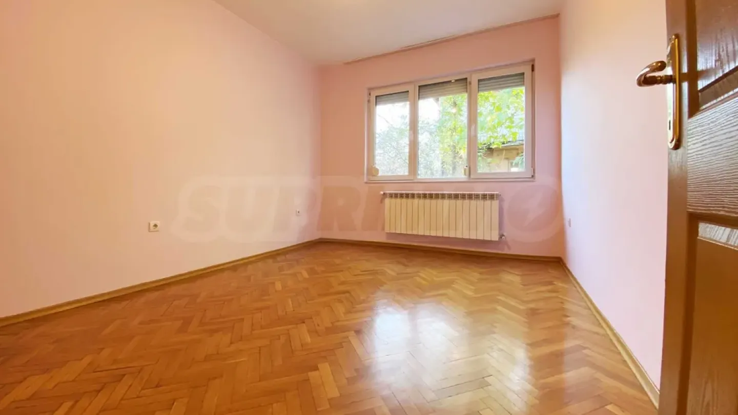 Spacious Plovdiv Apartment - Two Bedrooms, Prime Location, 198 m2. - Image 5