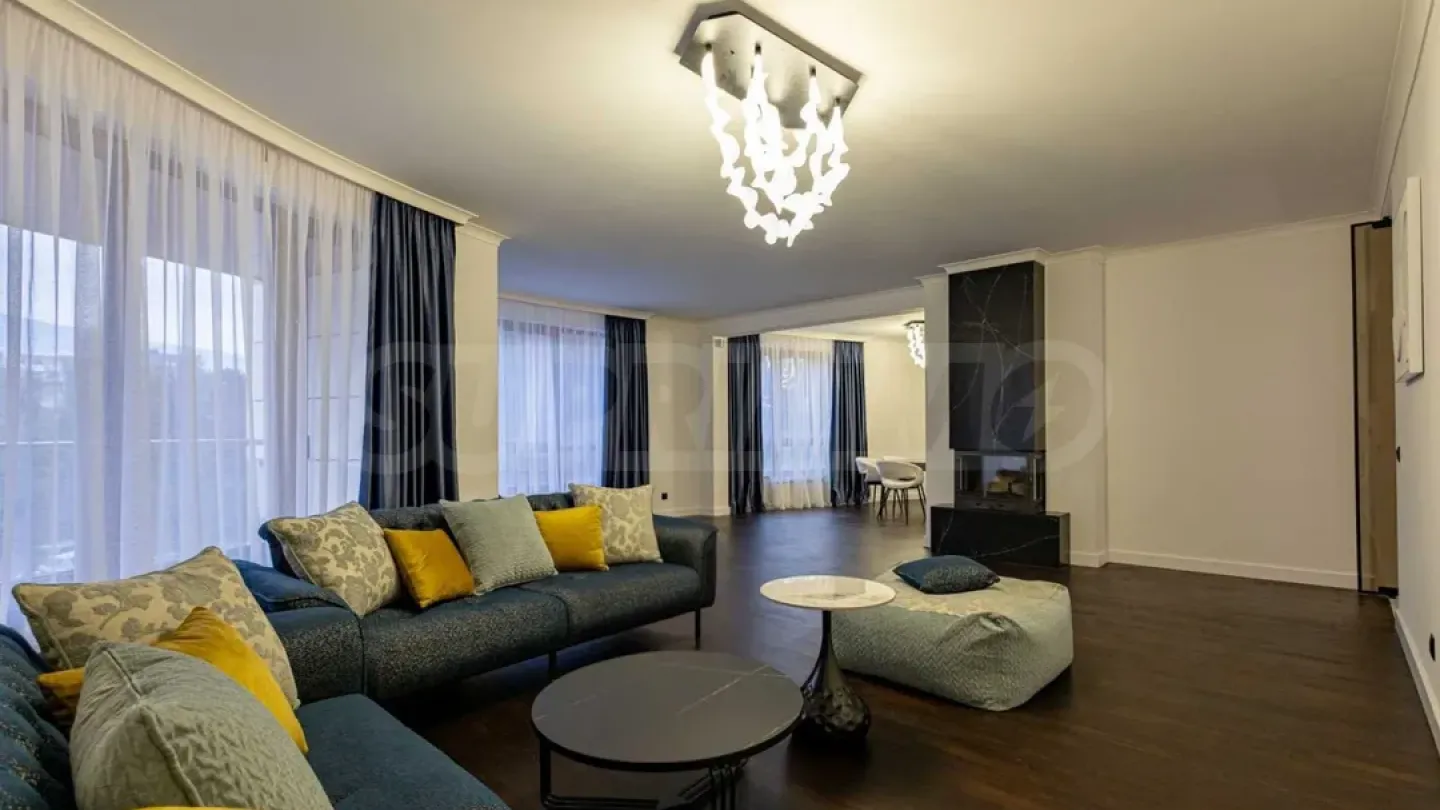 Spacious 3-Bedroom Apartment in Sofia Center - Image 4