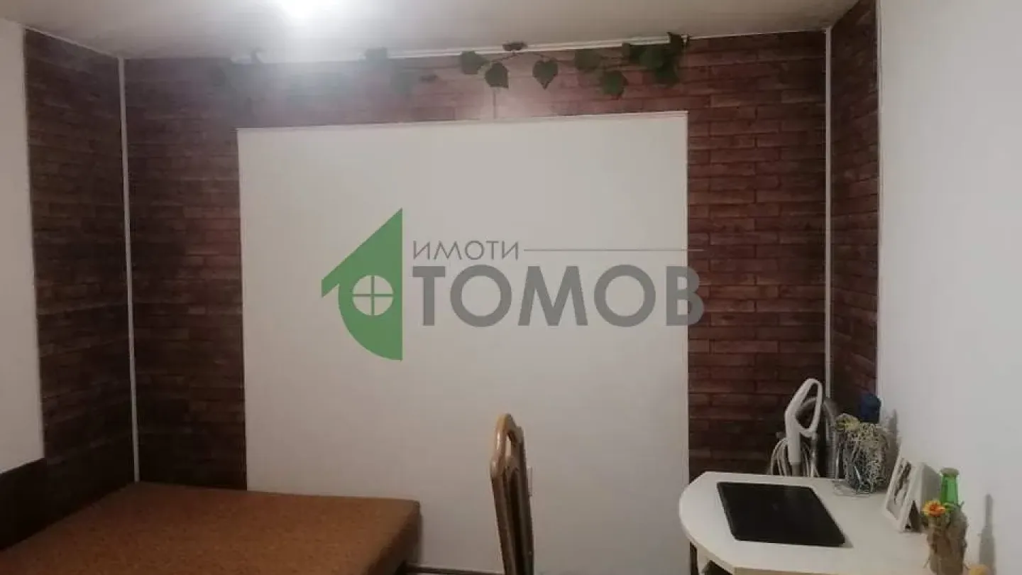 Spacious Brick House Near Ruse with Garden - Image 2