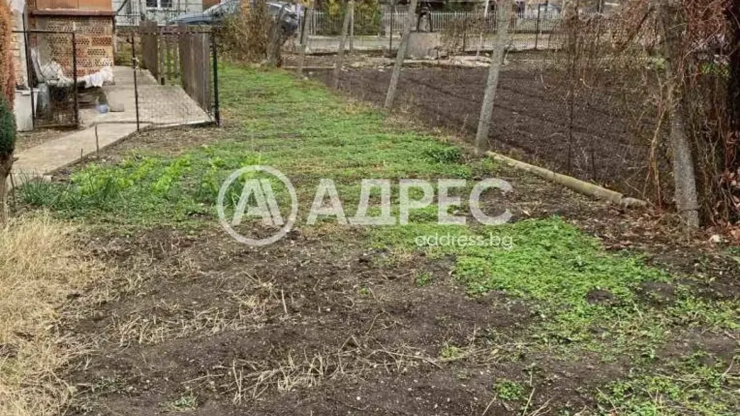 Spacious Fully Furnished Burgas Apartment with Garden and Garage for Sale - Image 2