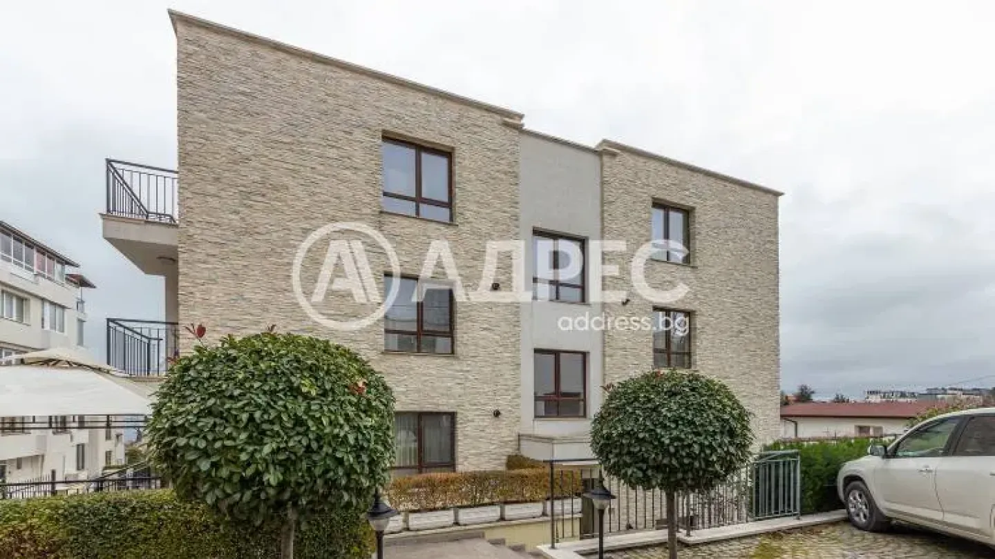 Spacious, Fully Furnished Panorama Apartment in Varna’s Brzyaq District for Sale - Image 2