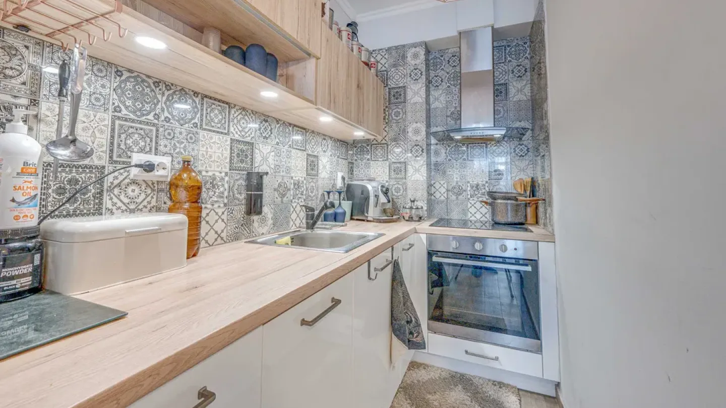 Spacious, Fully Furnished Apartment in Sofia's Polygon District - Image 5