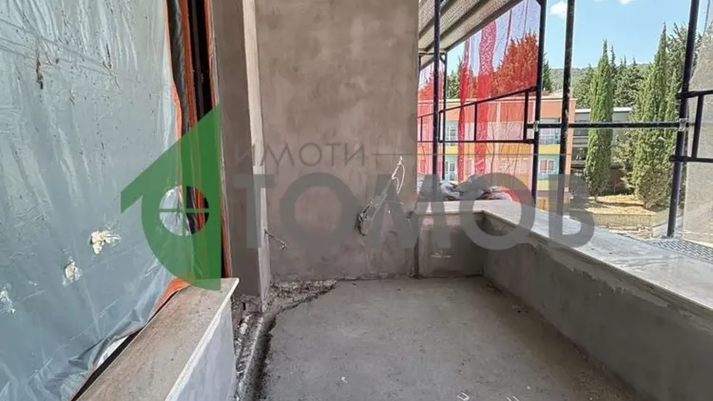 Spacious 4-Bedroom Apartment in Azimov Complex, Stara Zagora - Image 5