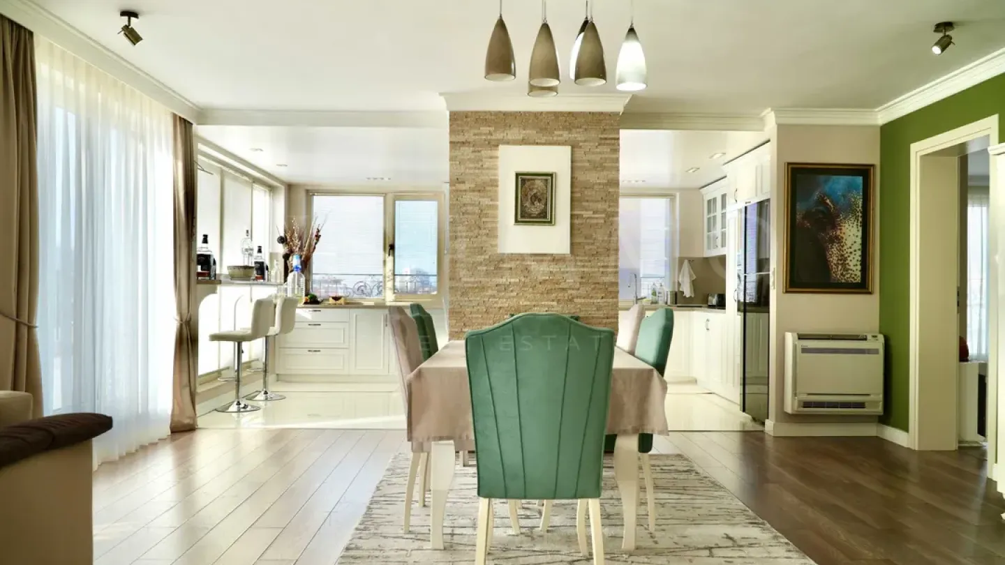 Luxury Plovdiv Penthouse: Panoramic Views & Amenities - Image 3