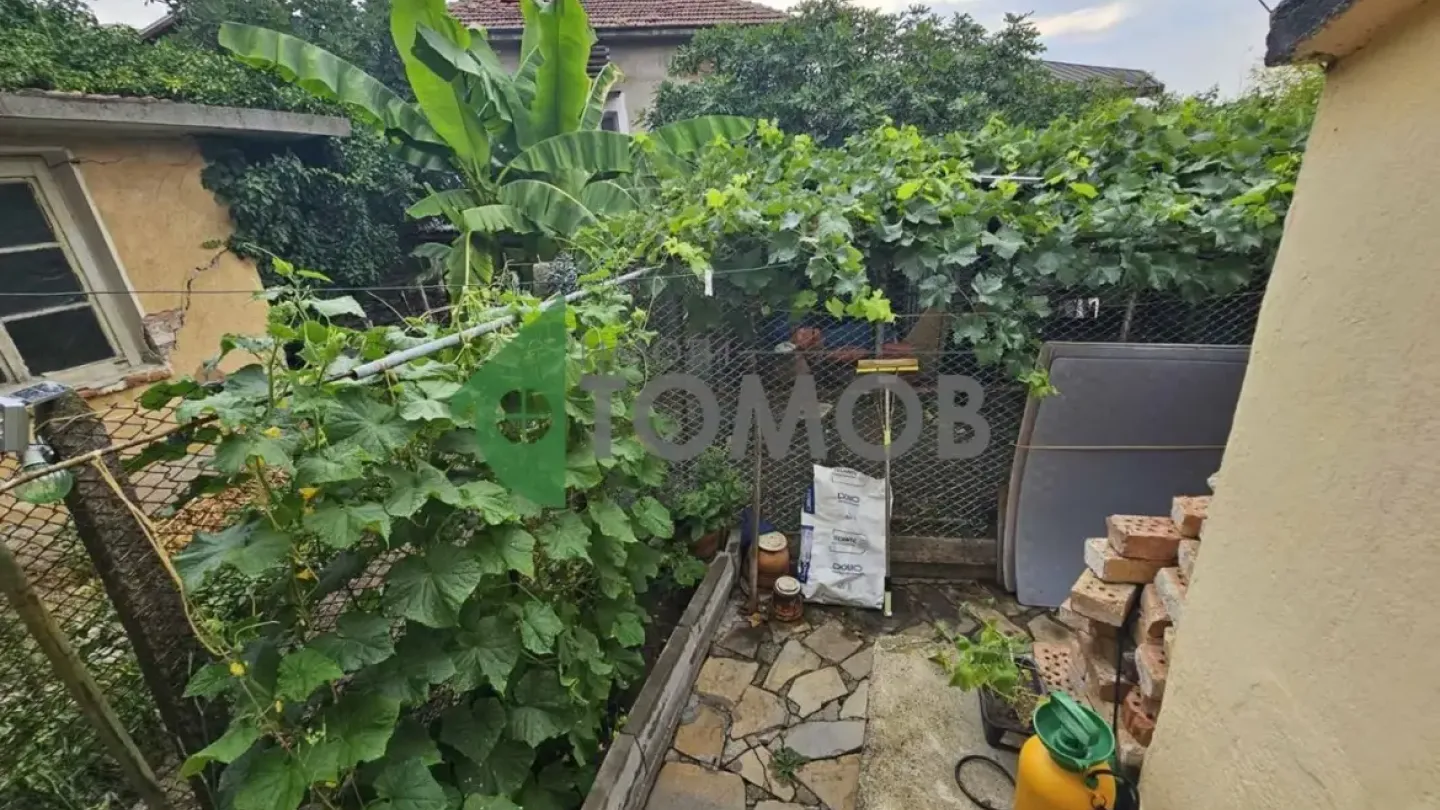 Spacious Fully Furnished House in Makledonki, Stara Zagora - Image 4