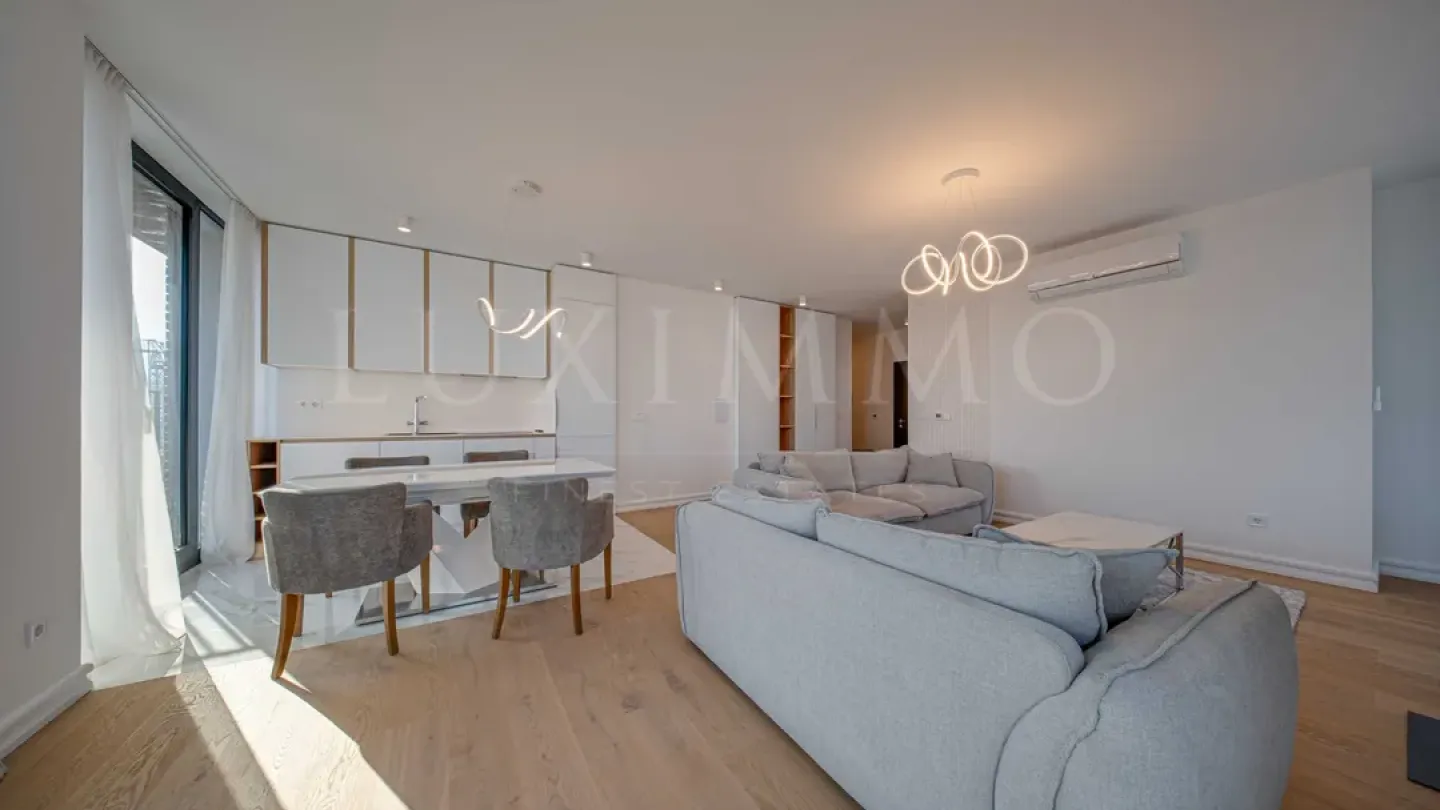 Luxury One-Bedroom Apartment with Stunning City Views - Image 2