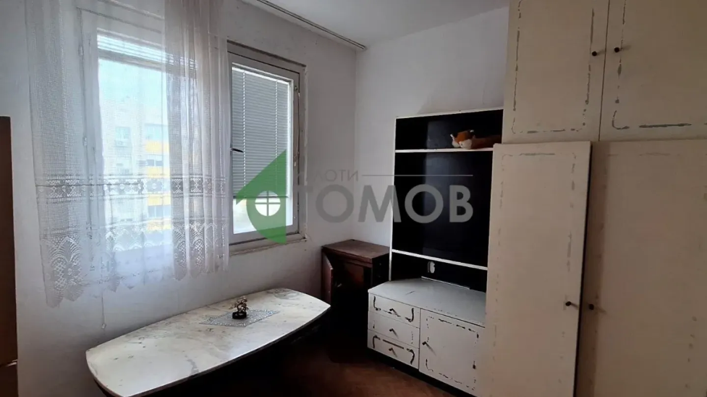 Spacious 3-Bedroom Apartment in Zheleznik, Stara Zagora - Image 3