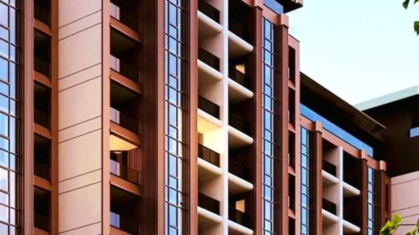 Spacious 1-Bedroom Apartment with Private Garden in Grand Plaza Residence - Image 2