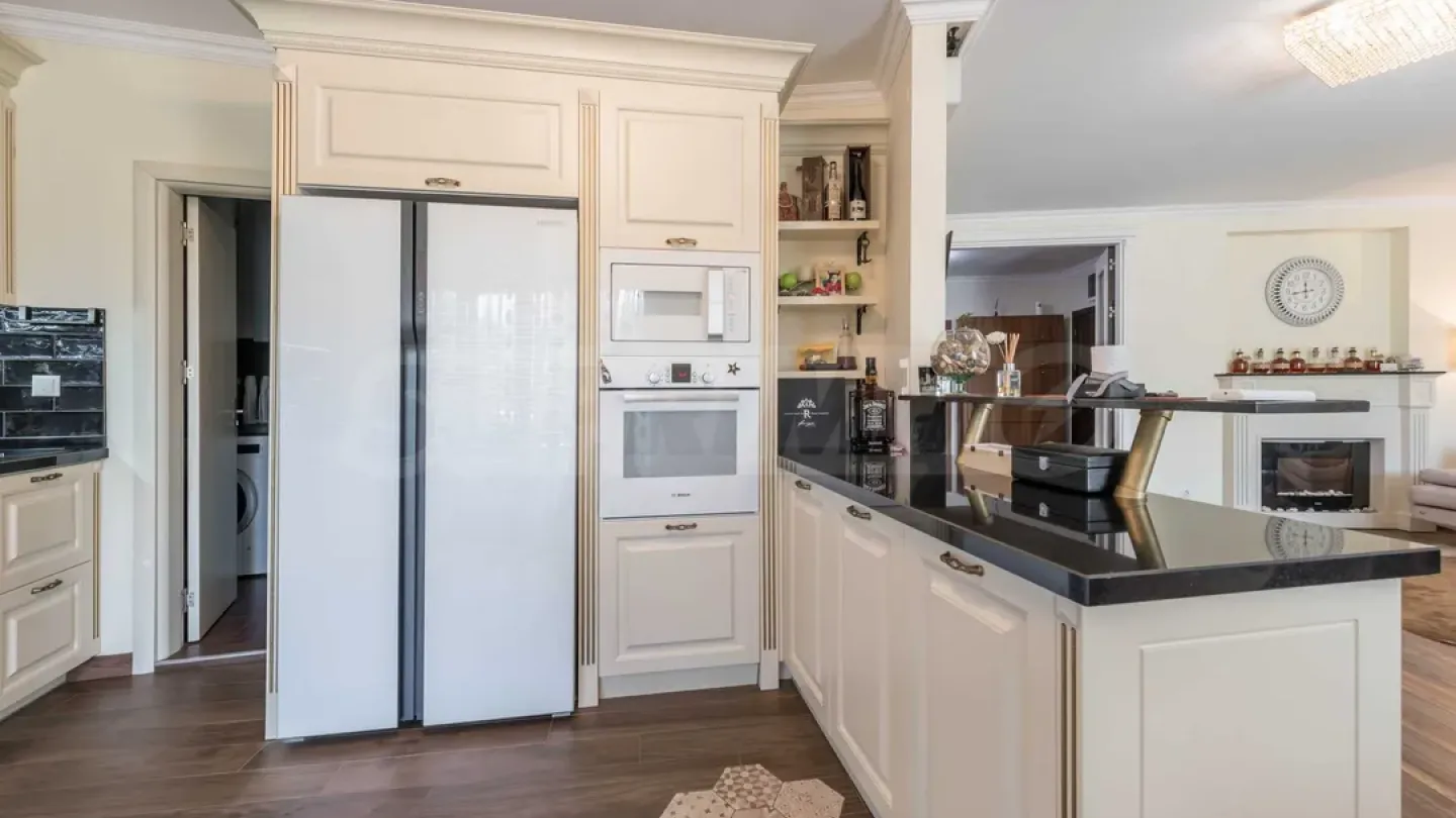 Spacious 3-Bedroom Apartment in Elite Varna Complex - Image 4