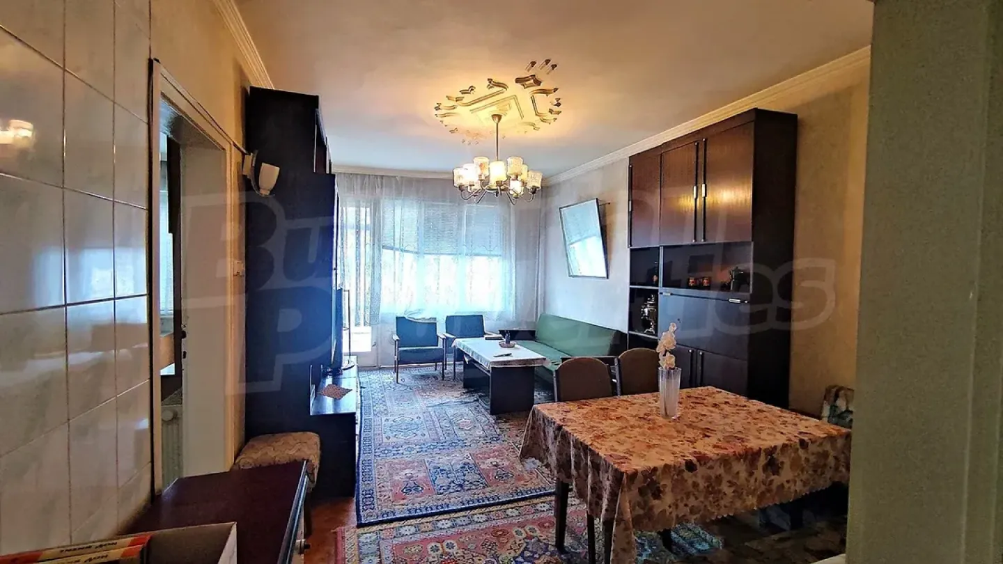 Spacious 3-Bedroom Apartment Near Banya Piperkà, Stara Zagora - Image 2