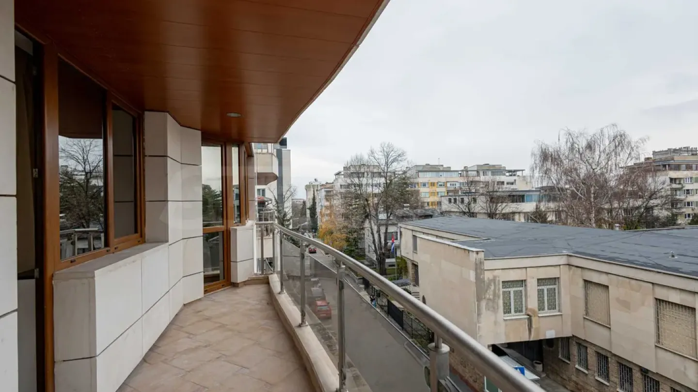 Spacious 3-Bedroom Apartment in Sofia Center - Image 2