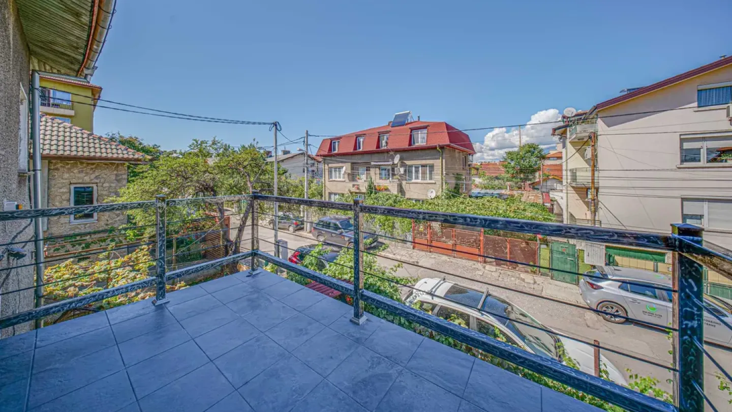 Two-Story House with Garden in Sofia's "Levski" Area - Image 3