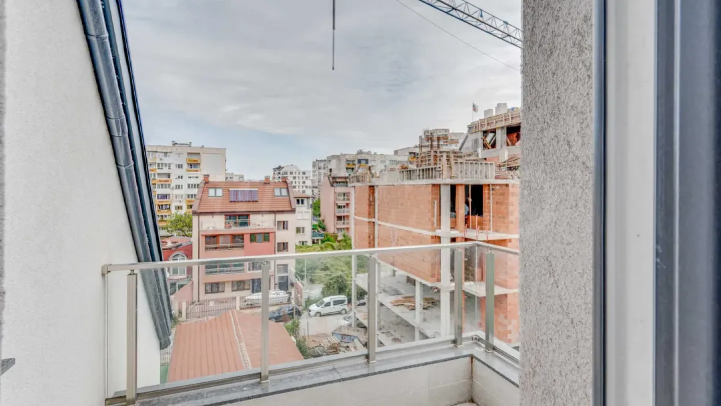 Spacious 2-Bedroom Apartment Near "Nadezhda" Metro - Image 2