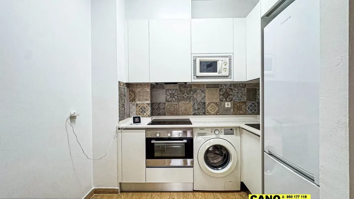 Spacious 2-Bedroom Apartment with Terrace in Aguadulce, Spain - Image 1