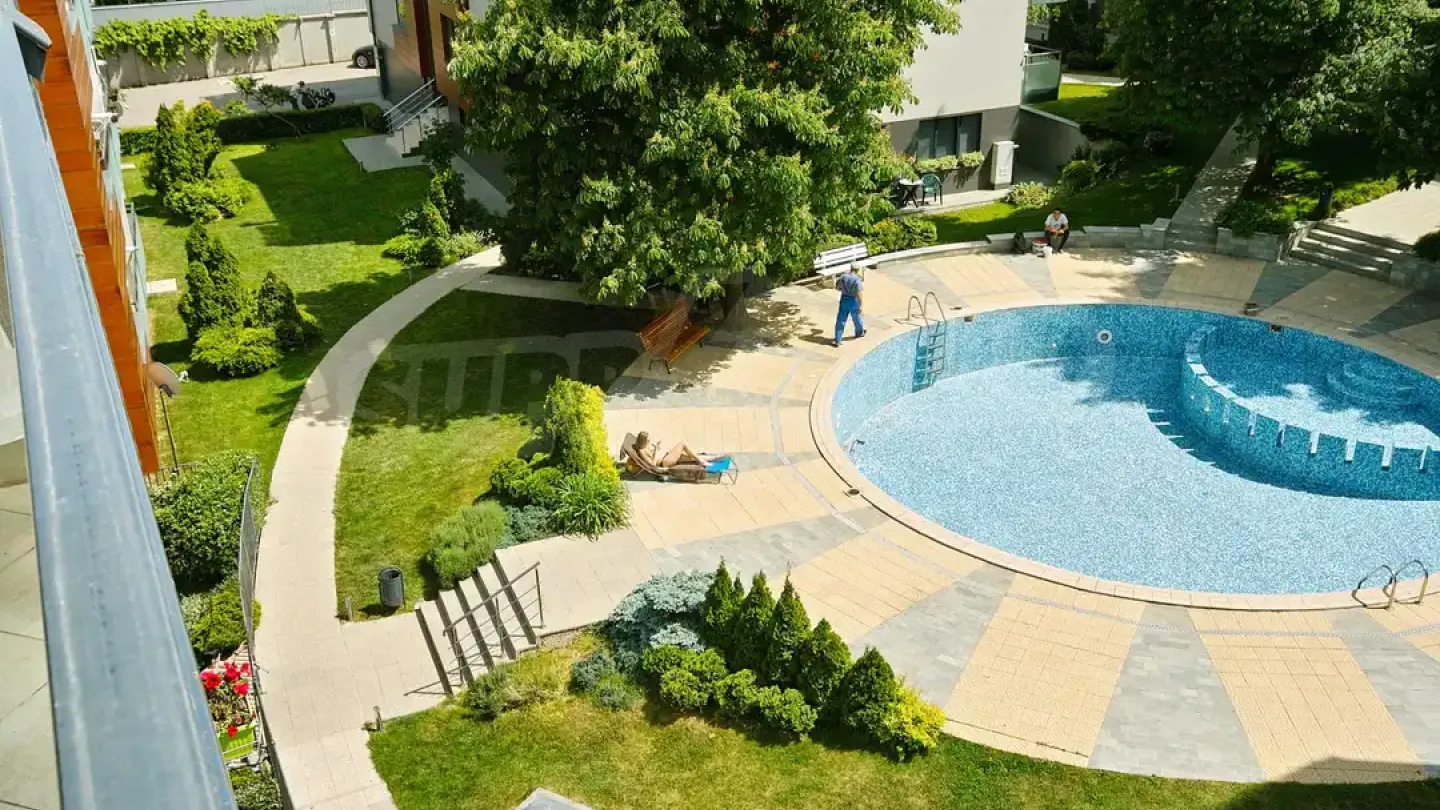 Stylish 3 Bedroom Apartment in Vodolei 2 Complex, Sofia - Image 1