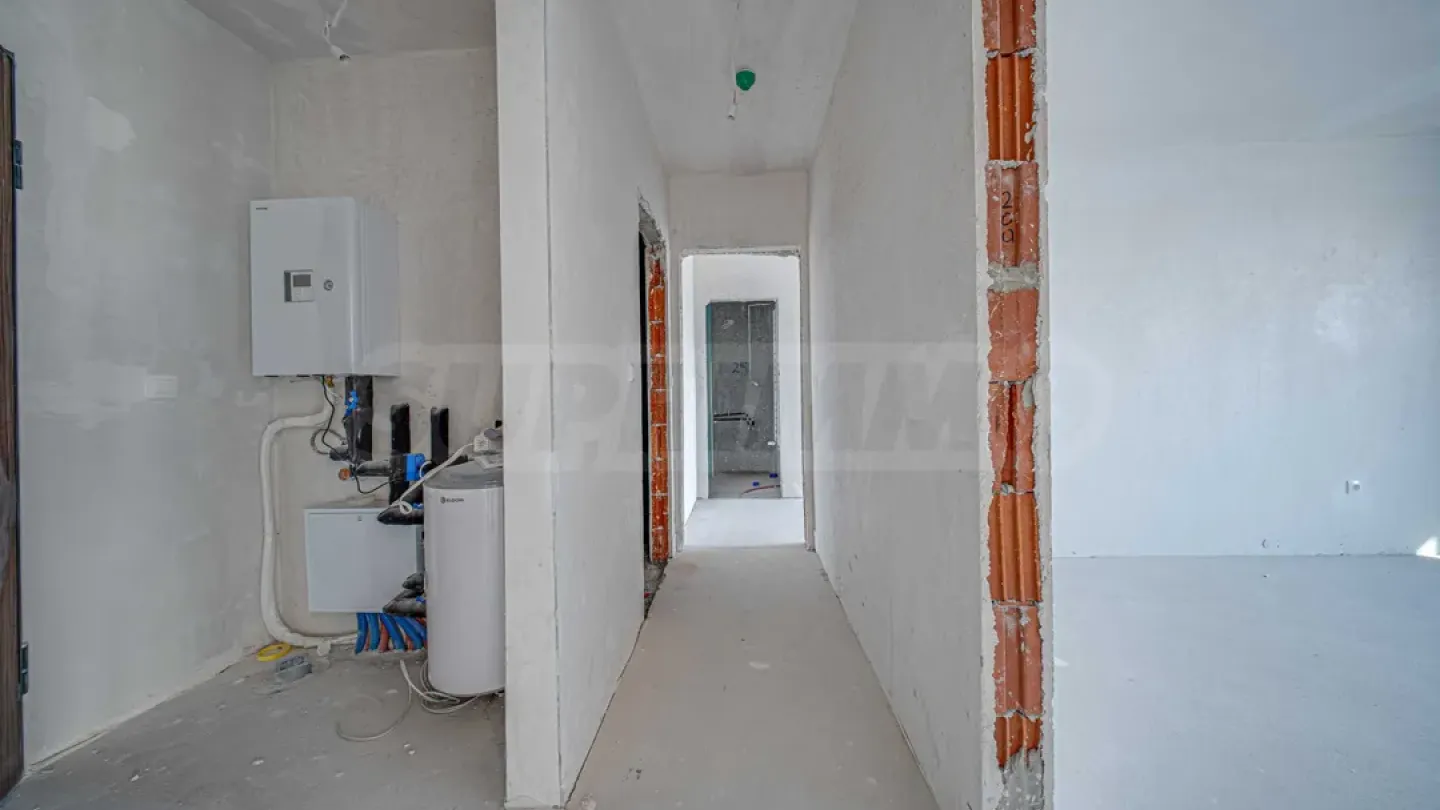 Spacious Smart Tower Apartment with Stunning City and Mountain Views - Image 4