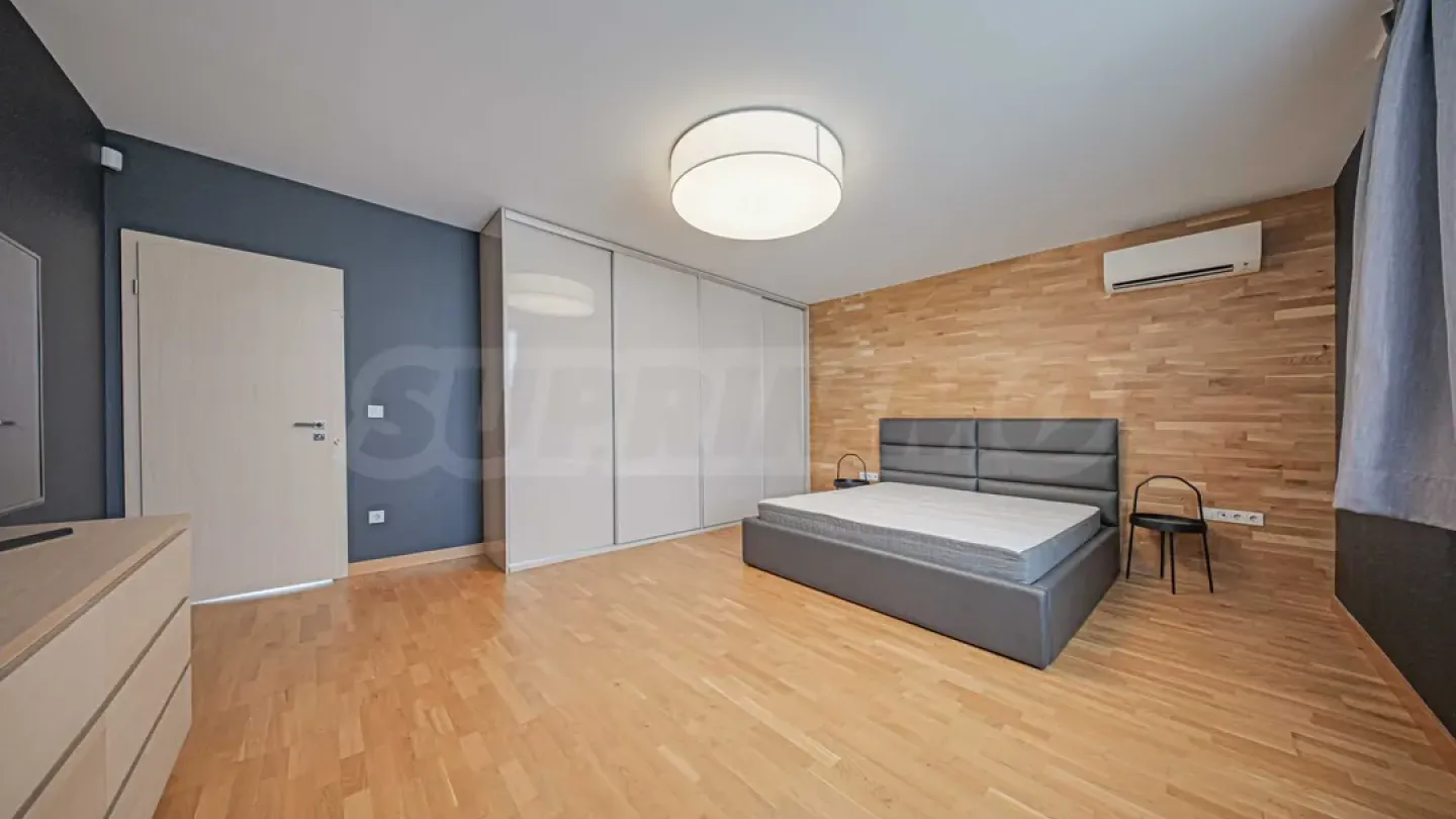 Spacious Fully Furnished Apartment with Stunning City & Mountain Views - Image 1