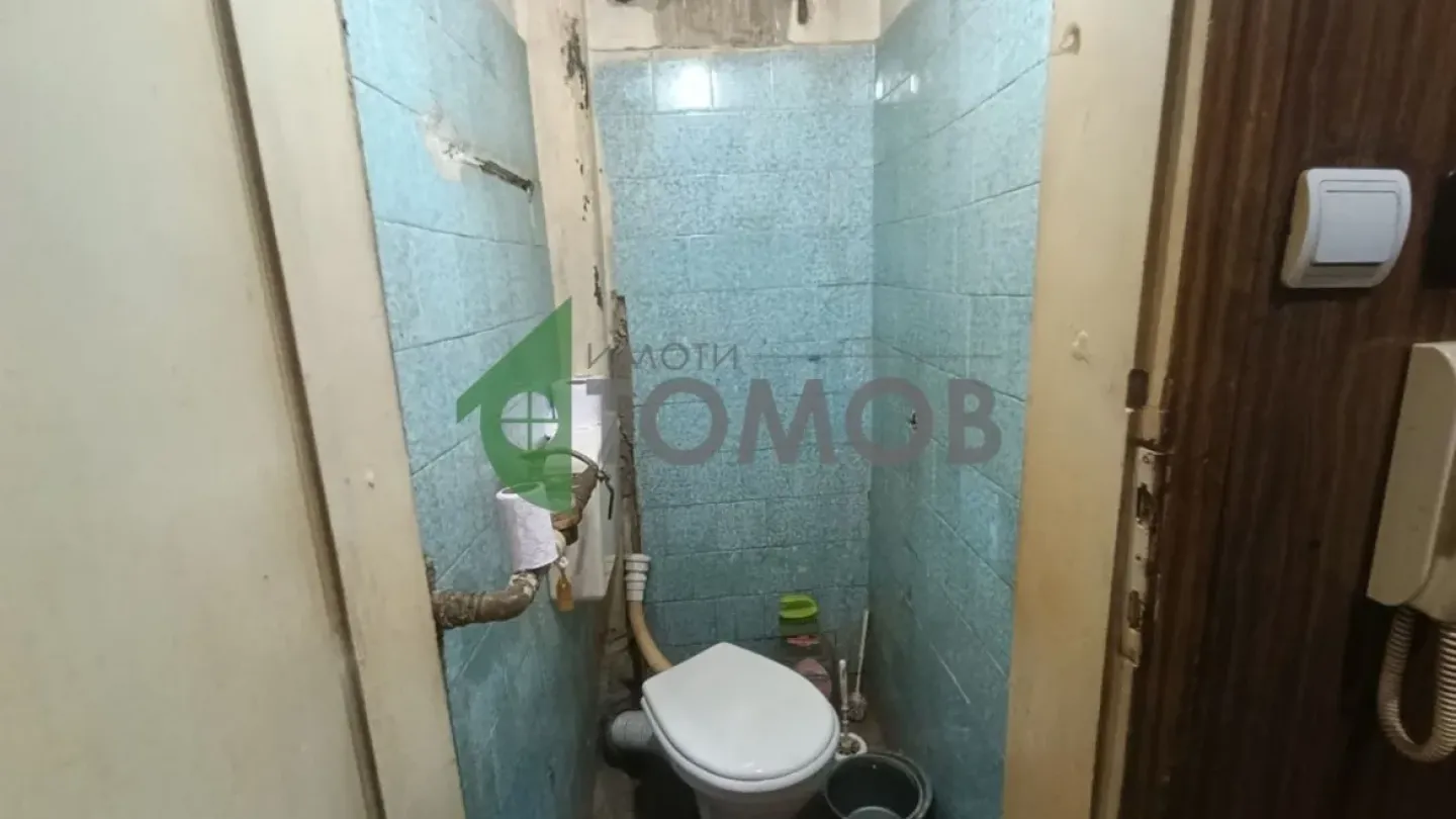 Spacious 3-Bedroom Apartment in Central Stara Zagora for Sale - Image 5