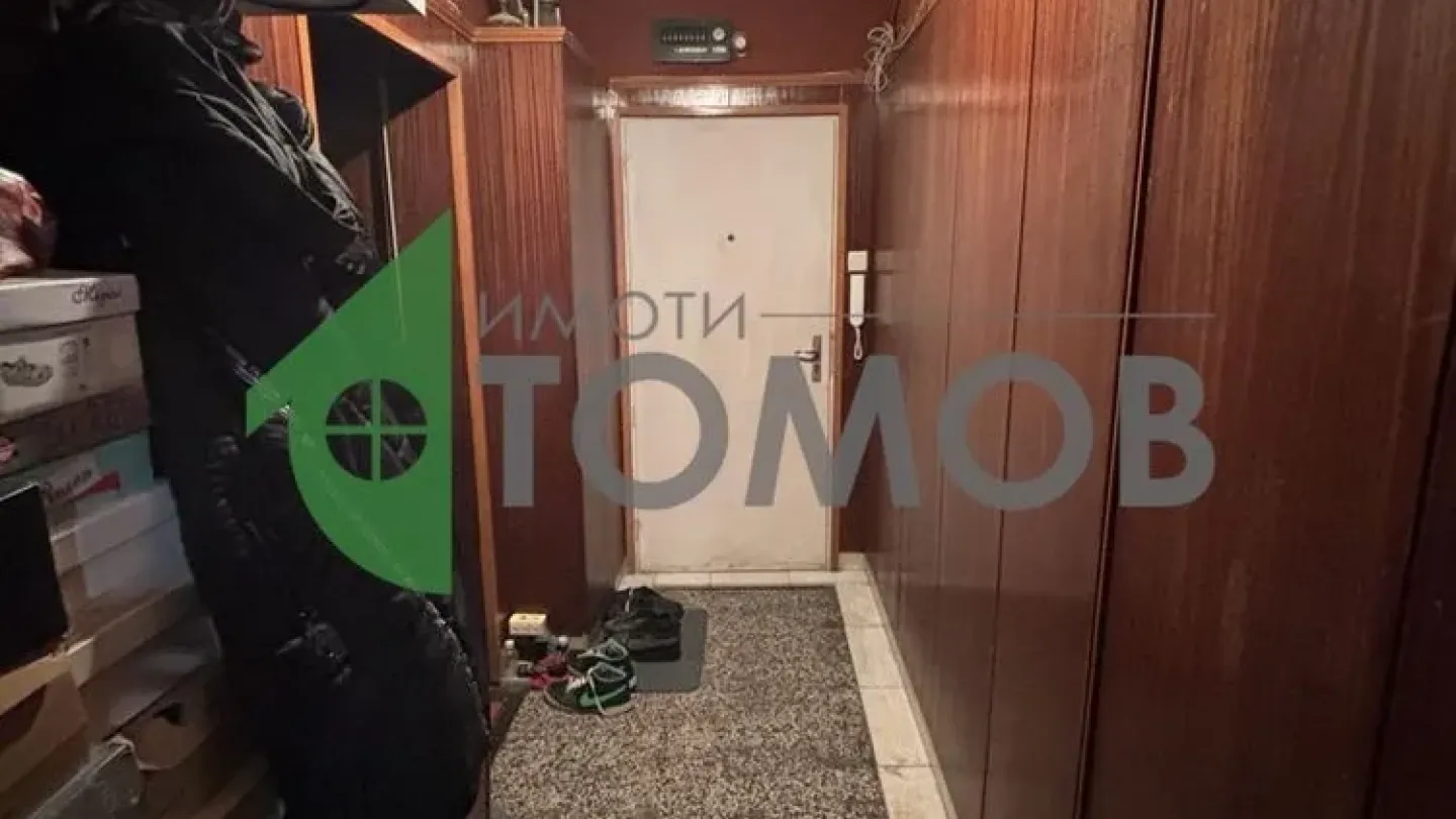 Spacious Three-Bedroom Apartment with Retail Space in Stara Zagora - Image 5