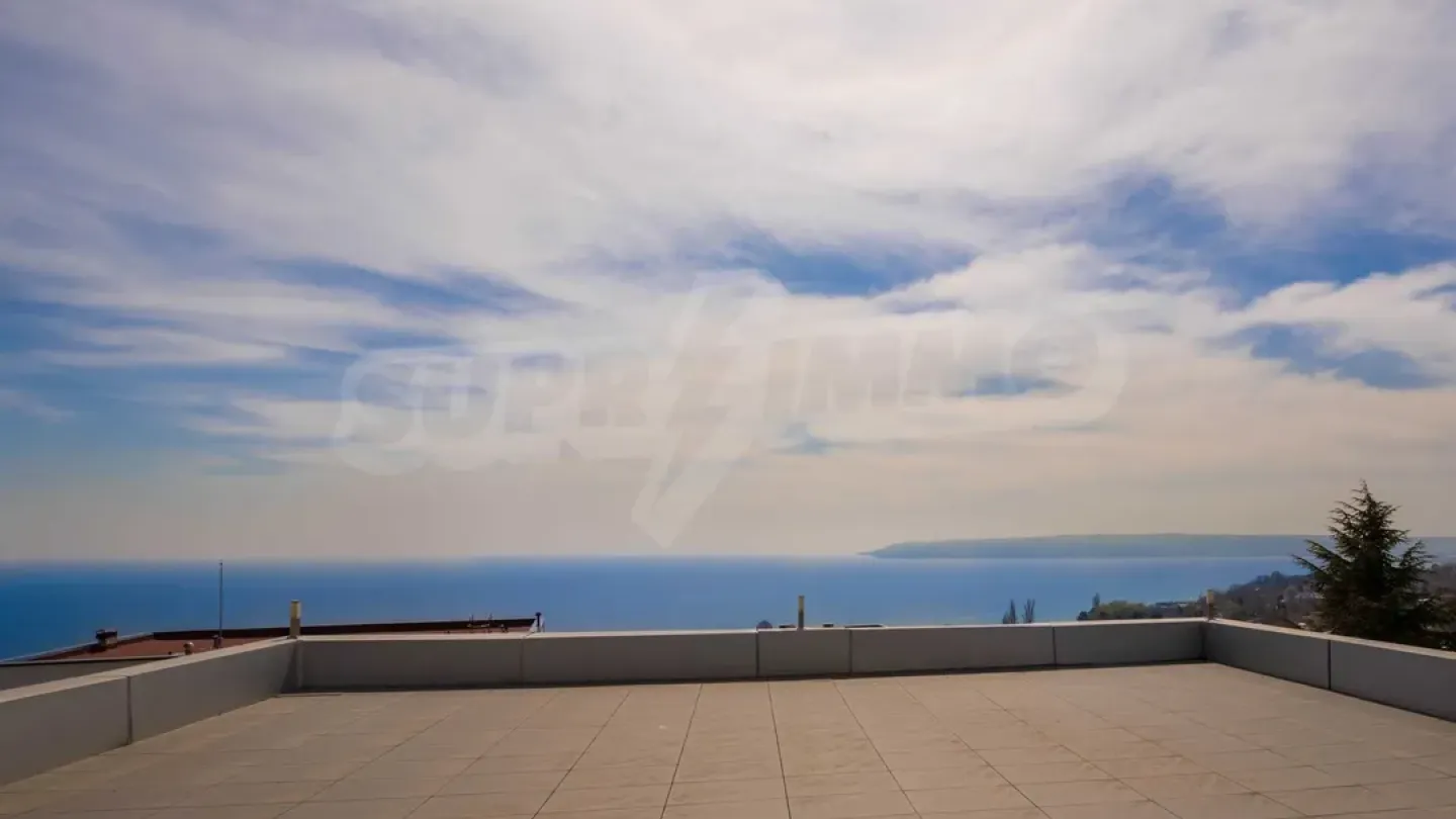 Modern Seafront Villa with Stunning Panoramic Views - Image 2