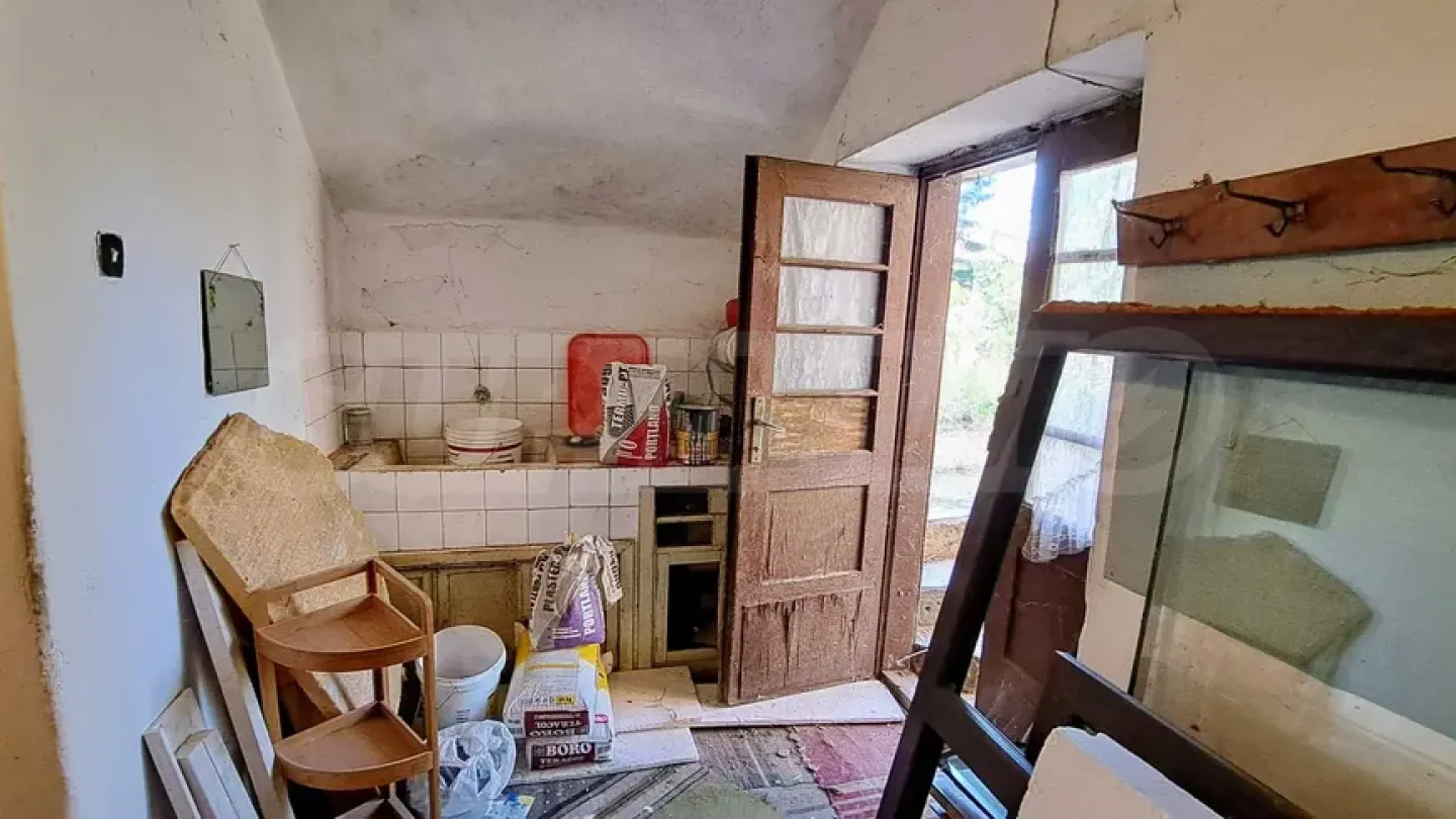 Charming House with Land Near Pleven – Renovate & Expand - Image 1