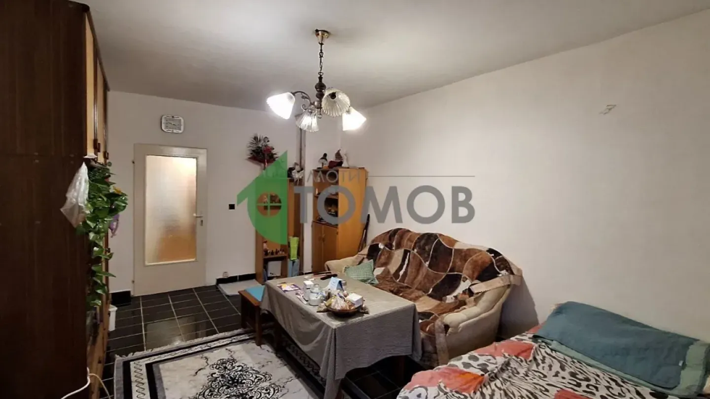 Spacious 3-Bedroom Apartment in Zheleznik, Stara Zagora - Image 1