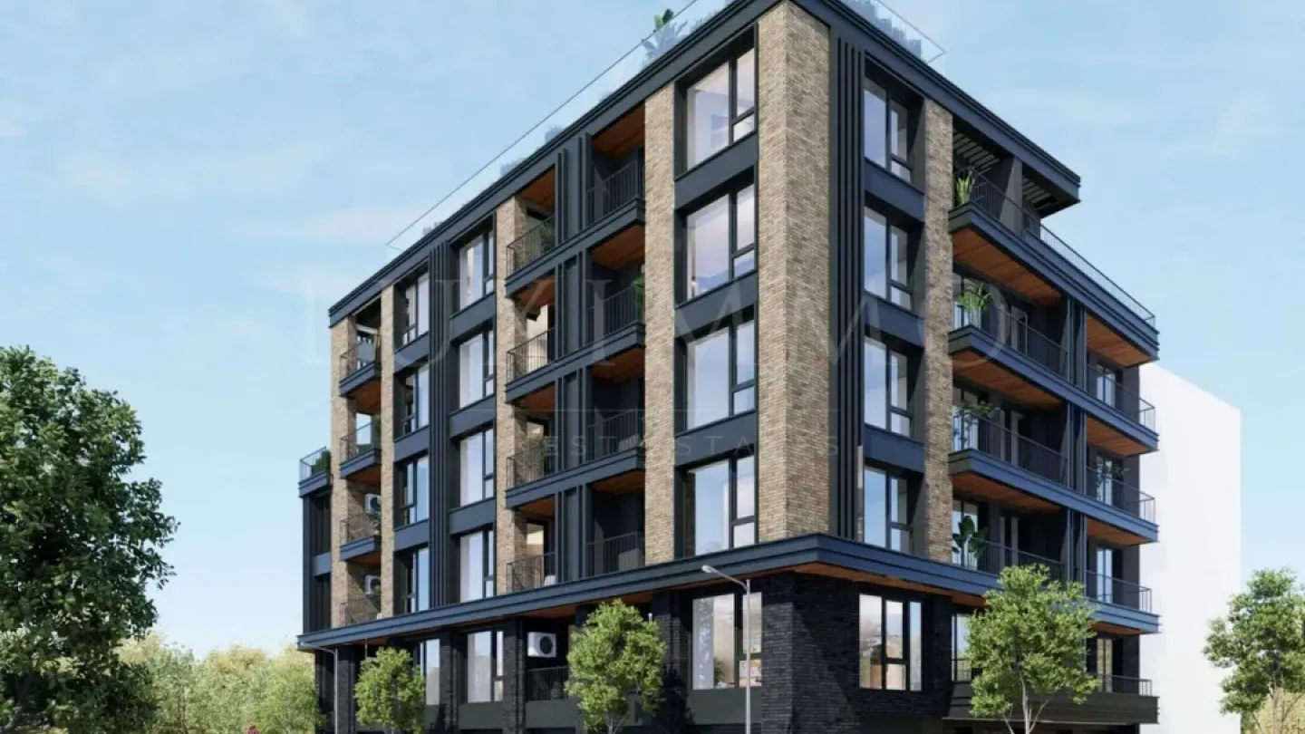 Spacious 2-Bed Apartment in Plovdiv's Center - Image 2