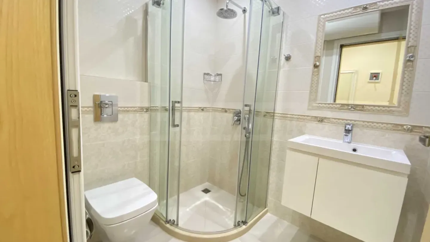 Stylish 2-Bedroom Apartment in Varna City Center - Image 2