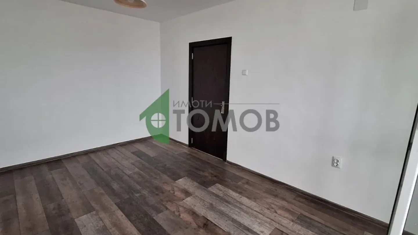 Spacious, Renovated 3BR Apartment with Great Views in Stara Zagora - Image 5