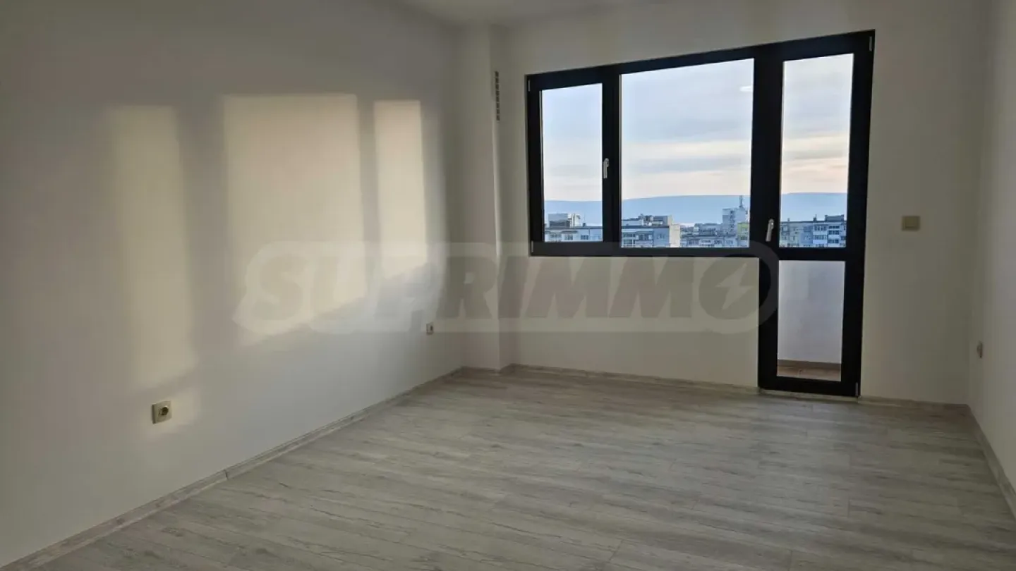 Spacious Apartment with Panoramic Views in Varna, Bulgaria - Image 4