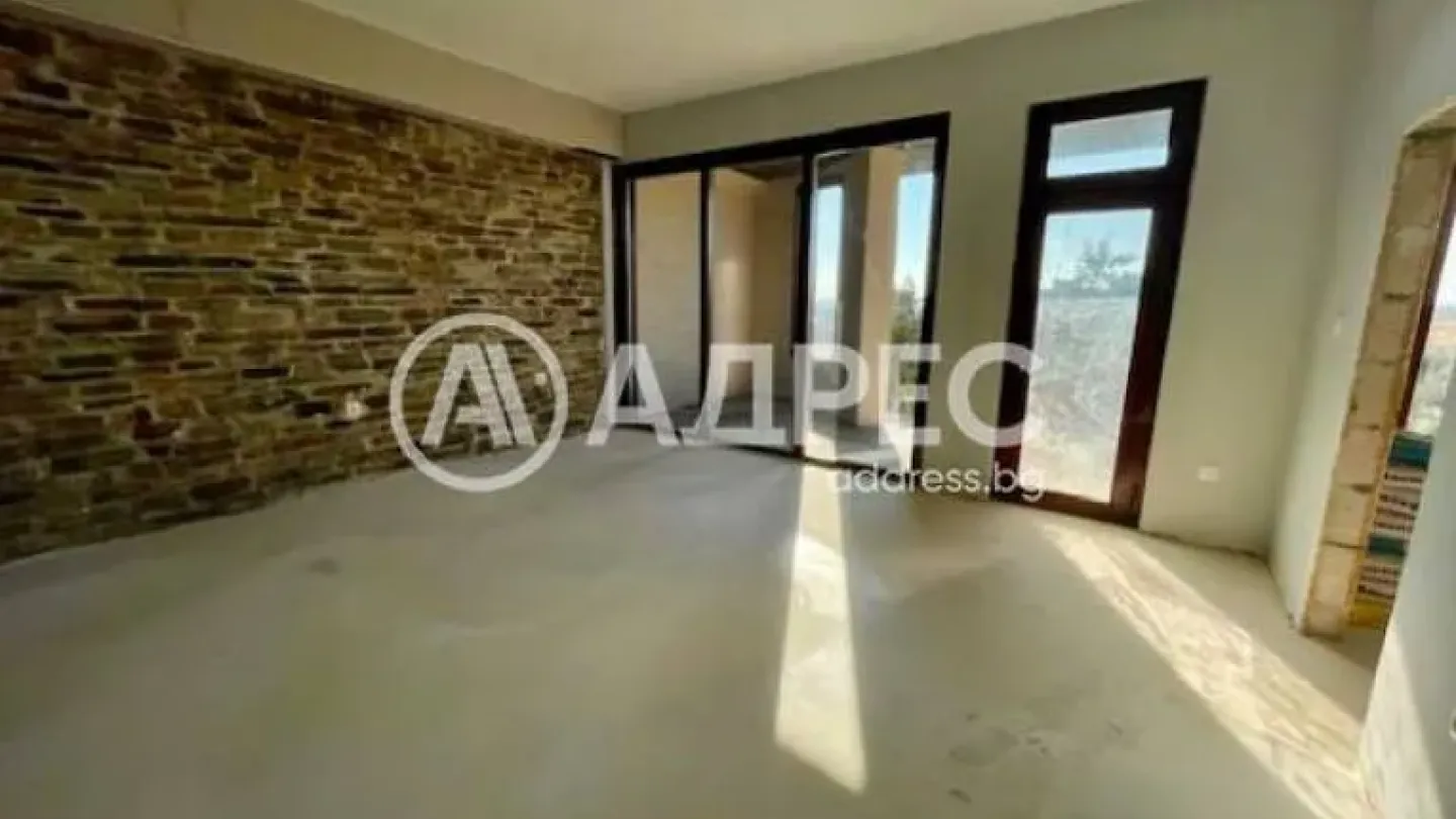Spacious Family Home with Spa Facility in Stara Zagora, Bulgaria - €260,000 - Image 3