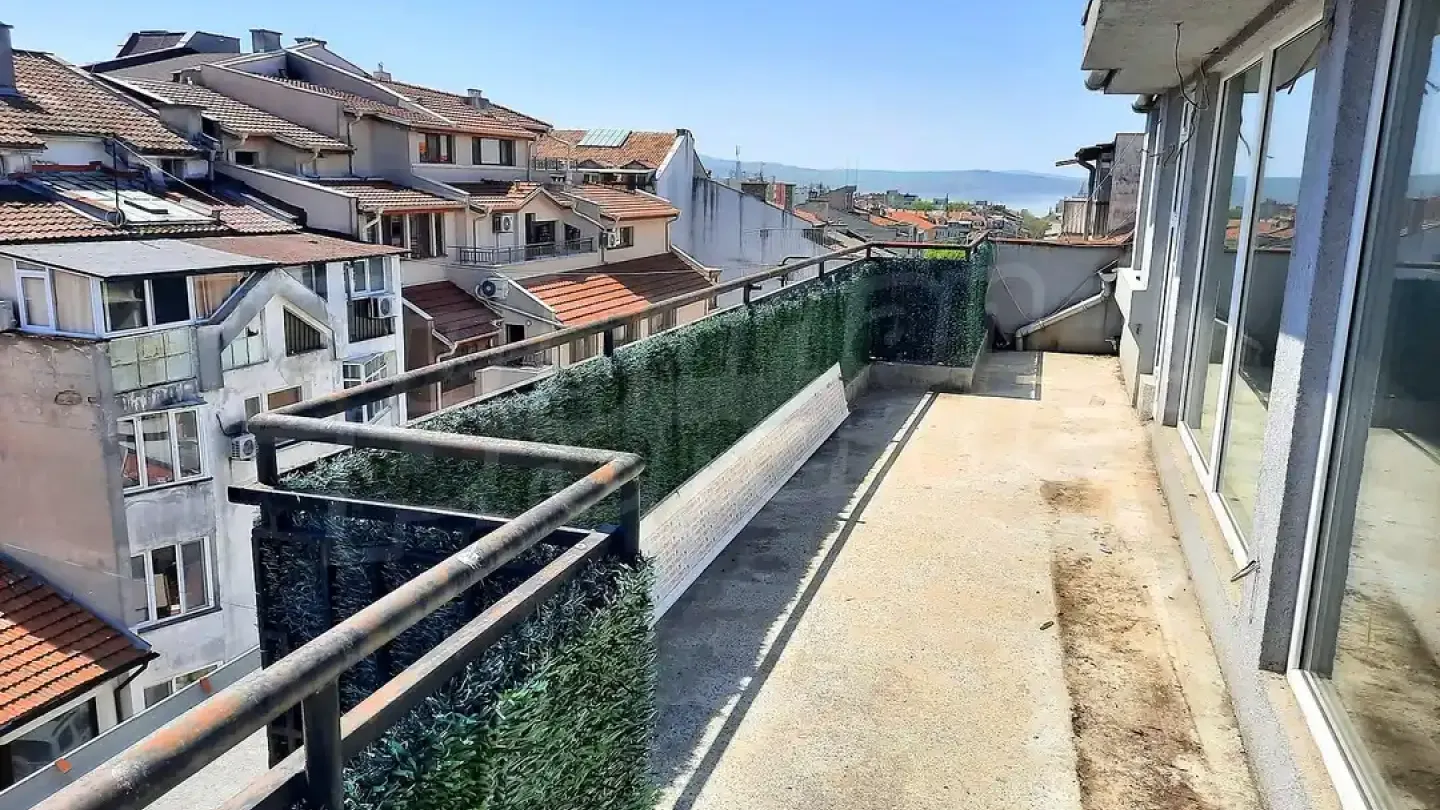 Luxury Energy-Efficient Penthouse in Burgas' Vazrazhdane - Image 3