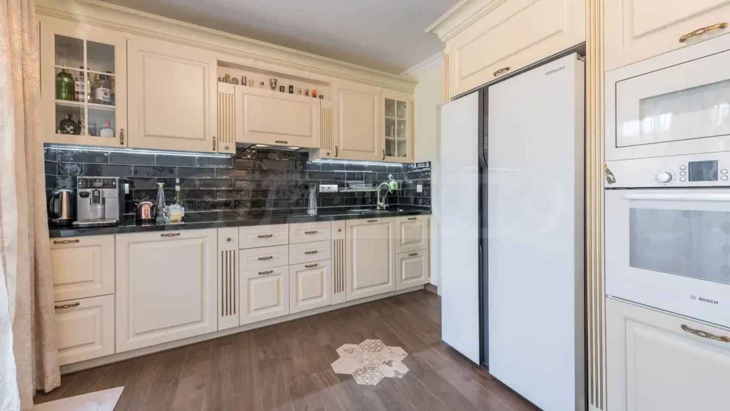 Spacious 3-Bedroom Apartment in Elite Varna Complex - Image 5