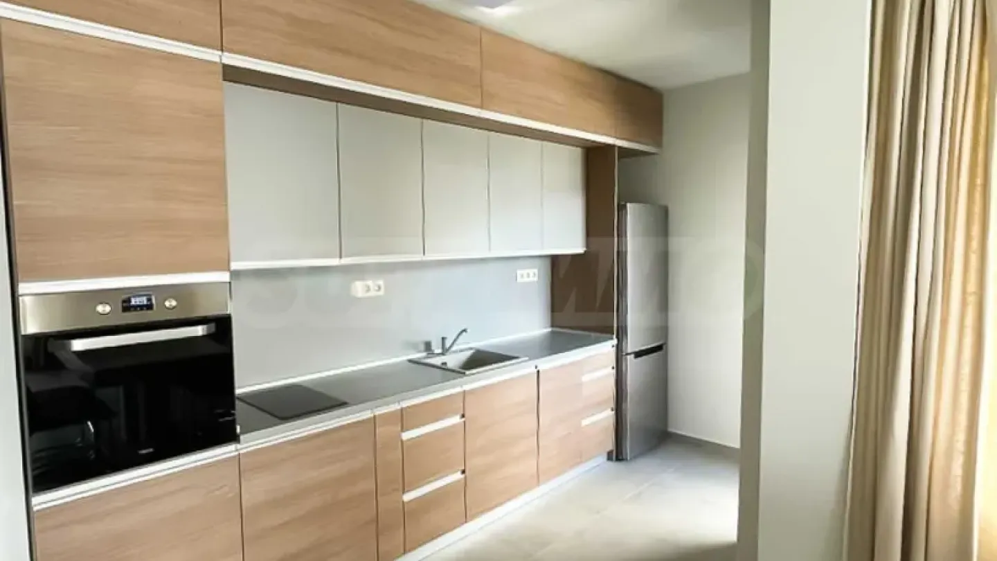 Spacious 4-Bedroom Apartment with Mountain View & Parking in Sofia - Image 5