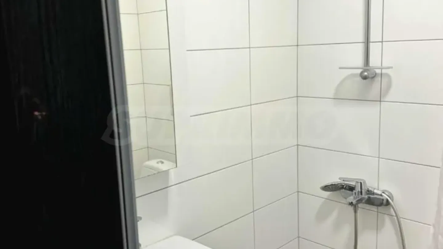 Spacious Two-Bedroom Apartment with Slavyanovo Square View - Image 3