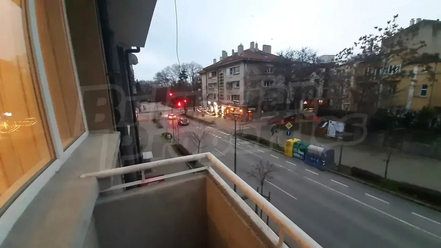 Stylish Varna Apartment: Fully Furnished, Prime Location, 77m2 - Image 3