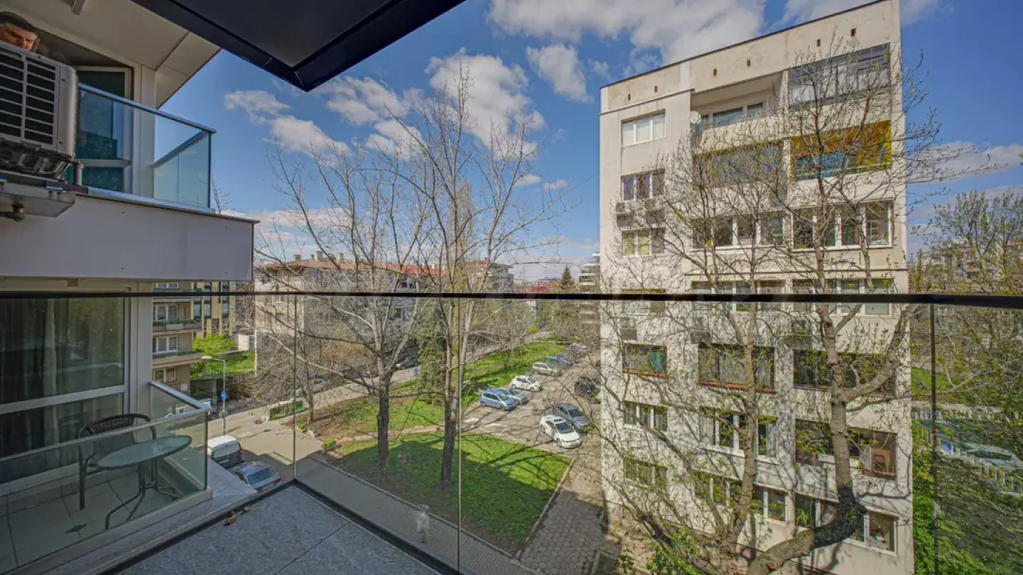 Spacious Four-Bedroom Apartment in Sofia's Desirable Oborishte District - Image 1