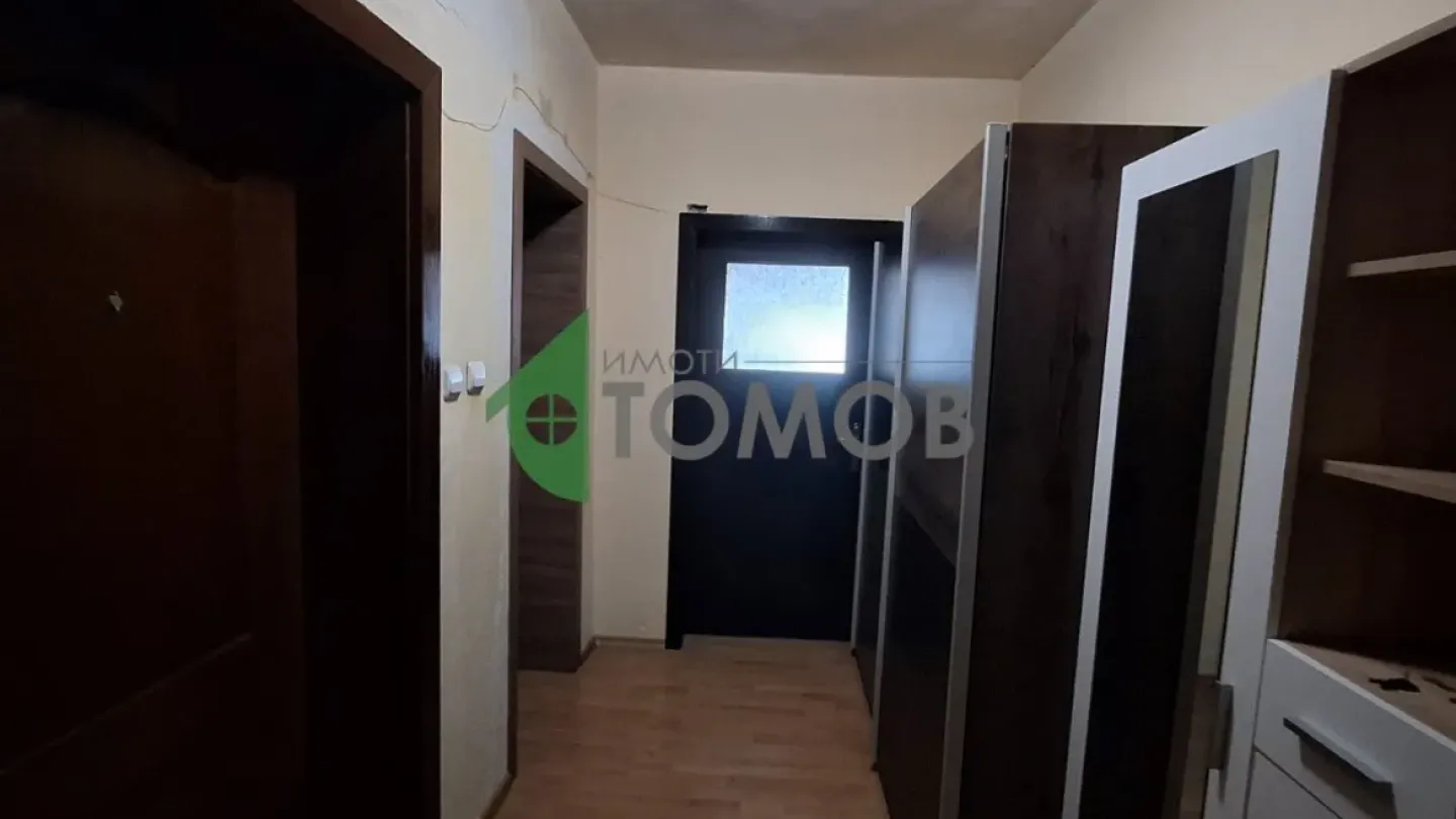 Spacious Three-Bedroom Apartment in Sought-After Stara Zagora - Image 3
