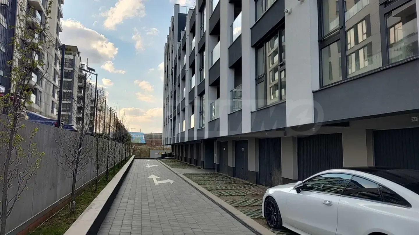 Spacious 3-Bedroom Apartment in Reina Sofia, Bulgaria - Image 2