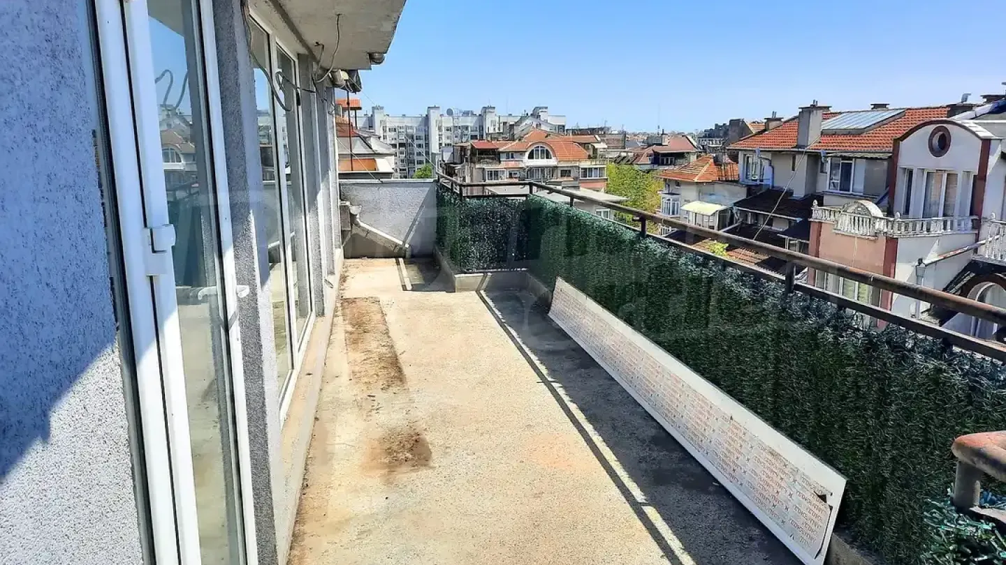 Luxury Energy-Efficient Penthouse in Burgas' Vazrazhdane - Image 5