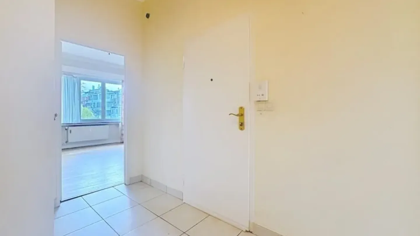 Stylish Brussels Apartment Near Place d’Arezzo – 2 Bedrooms - Image 2