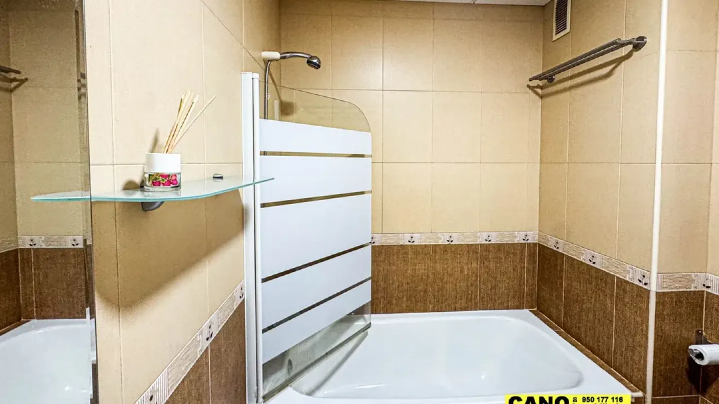 Spacious 2-Bedroom Apartment with Terrace in Aguadulce, Spain - Image 4