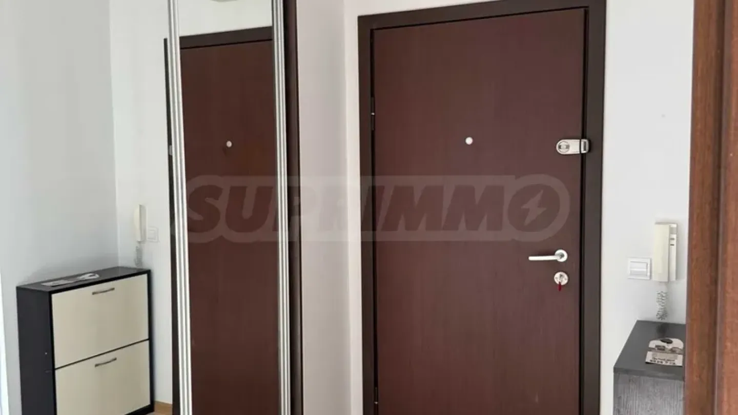 Spacious Mountain View Apartment in Sofia's Vitosha Quarter - Image 3