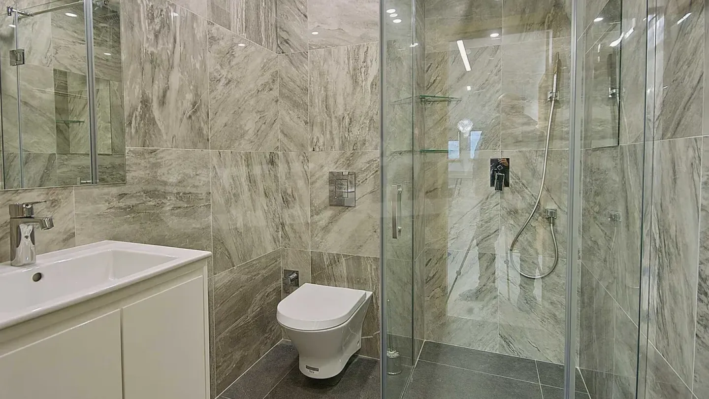 Stylish 3 Bedroom Apartment in Vodolei 2 Complex, Sofia - Image 2