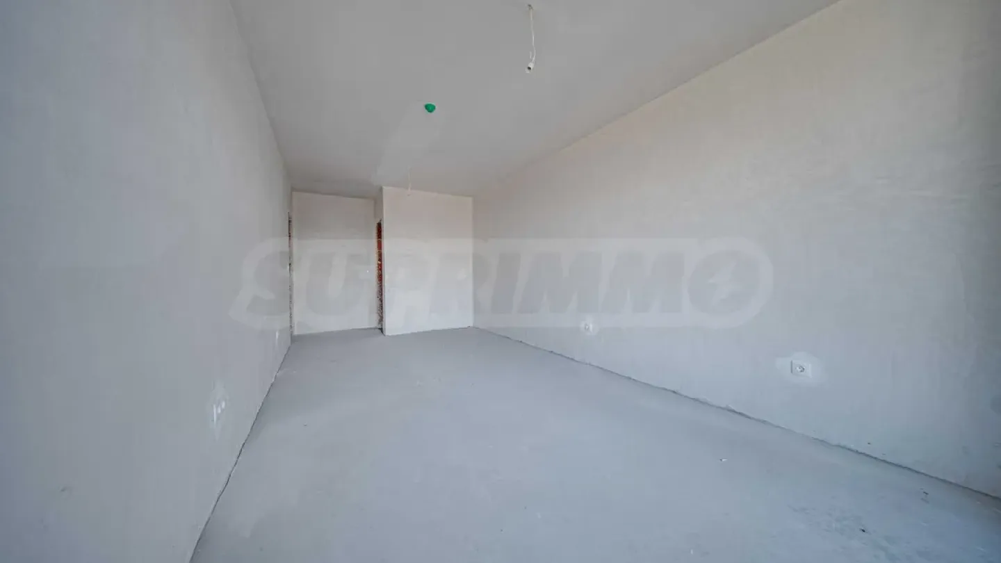 Spacious Smart Tower Apartment with Stunning City and Mountain Views - Image 2