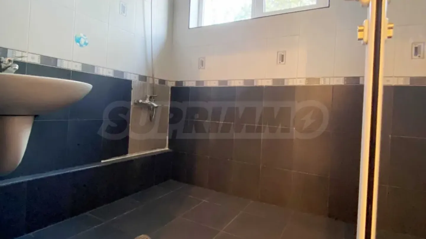 Spacious Plovdiv Apartment - Two Bedrooms, Prime Location, 198 m2. - Image 1