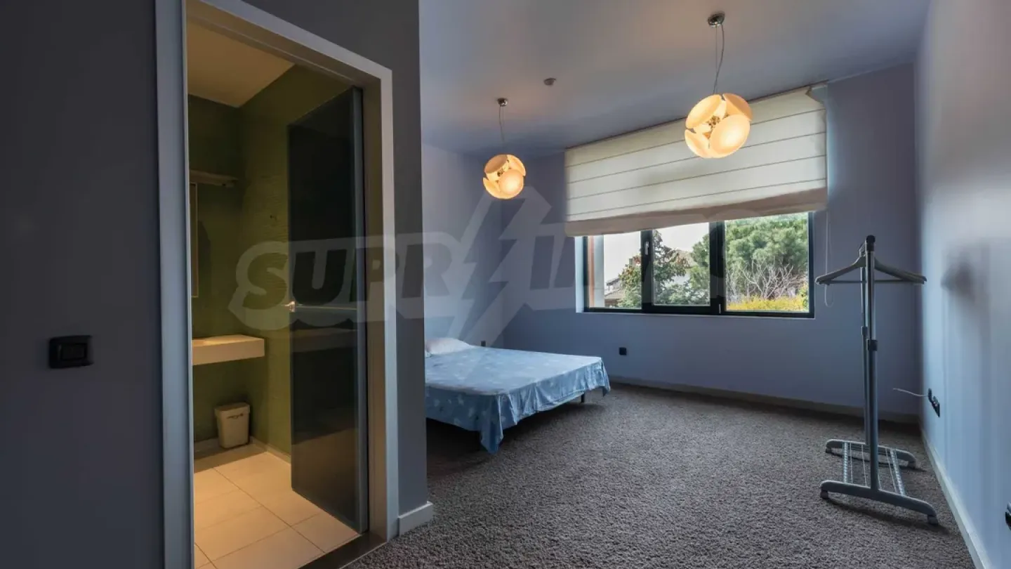 Modern Seafront Villa with Stunning Panoramic Views - Image 3