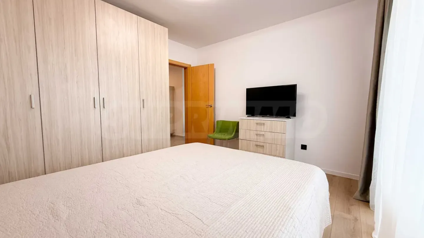 Spacious, Fully Furnished Apartment with Parking in Sofia - Image 1